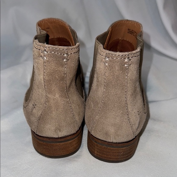 FRYE Mallory Chelsea Suede Leather Ankle boots, Taupe, women’s size 8, preowned - Picture 6 of 11